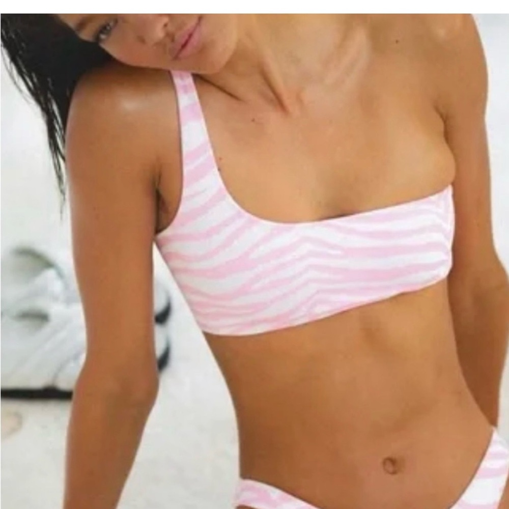 Triangl light pink zebra top